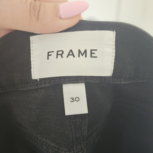 Frame Le High Skinny in Film Noir - Picture 11 of 15